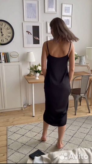 Платье на бретелях 44