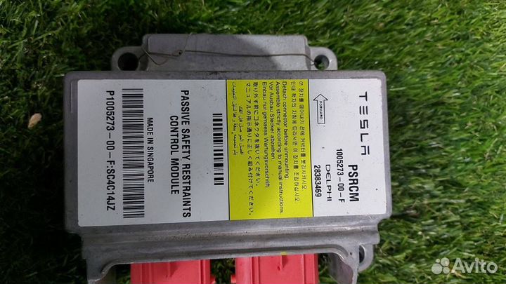 Блок управления подушками безопасности Tesla