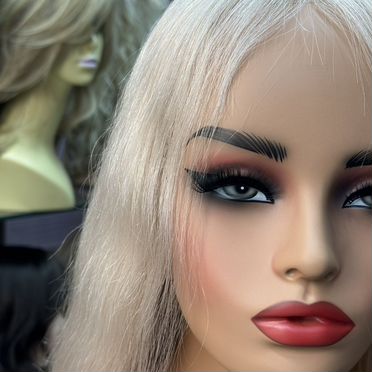 Парик из натуральных волос блонд