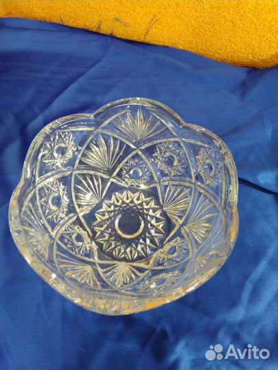 Хрустальная ваза