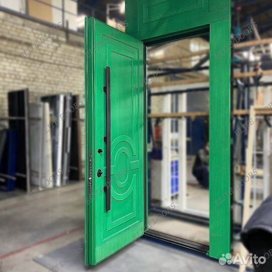 Входная металлическая дверь с фрамугой ED-227