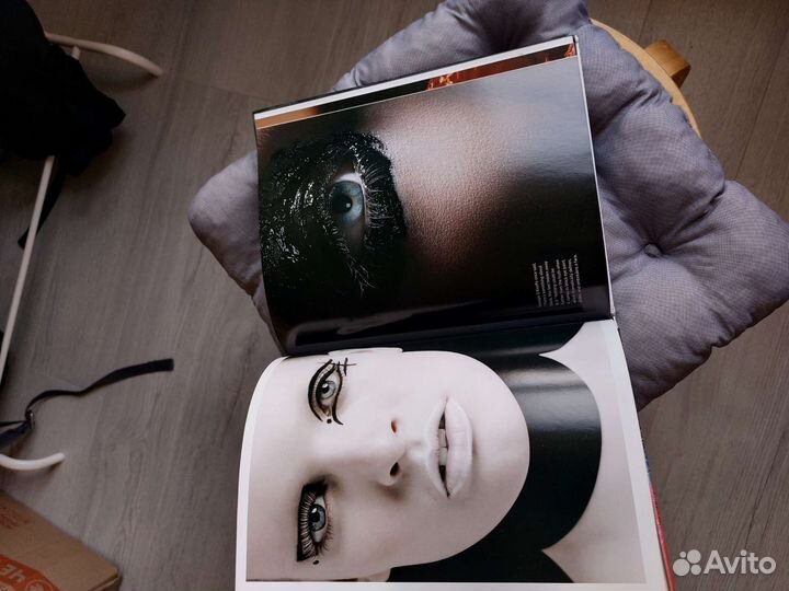 Книга о макияжа Lisa Eldridge на английском