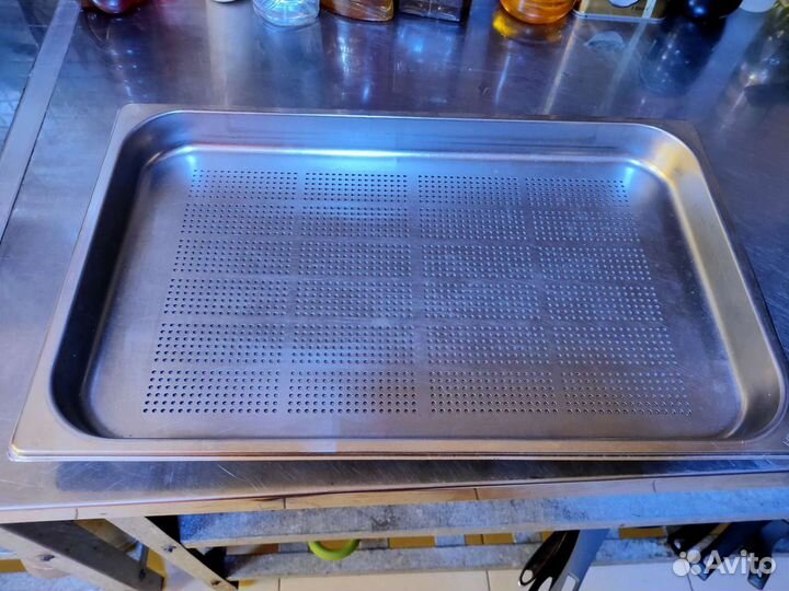 Гастроемкости 1/1 и ёмкости для столовых приборов