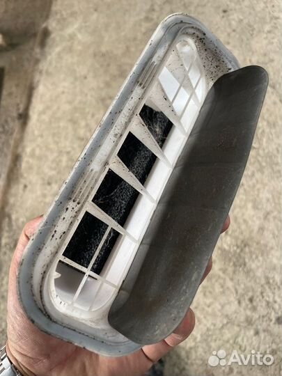 Решетка вентиляционная задняя левая Toyota Land