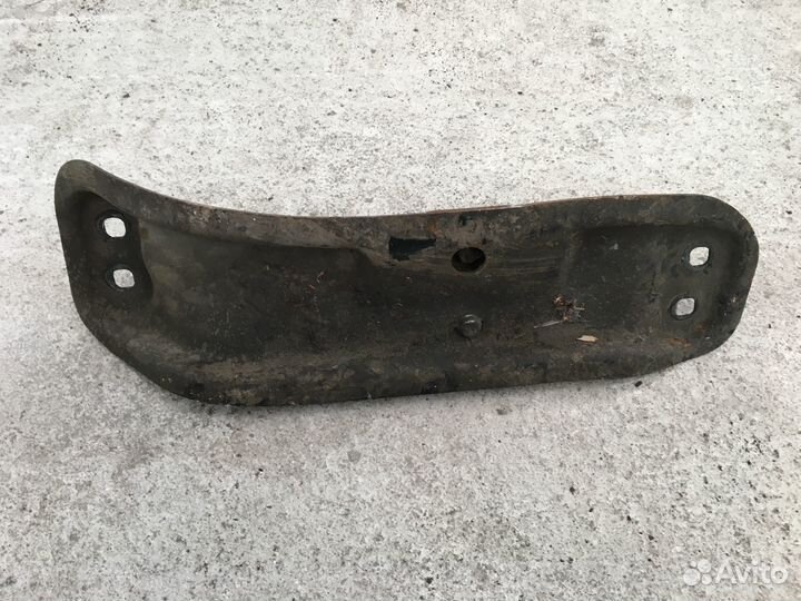 Кронштейн коробки Mercedes W210 (4022)