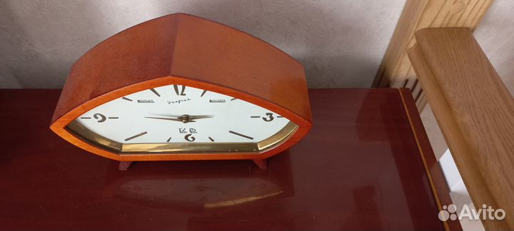 Часы настольные энергия