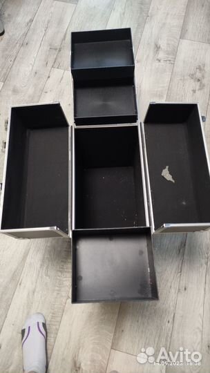 Бьюти кейс на колесах. В отличном состоянии