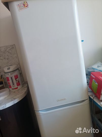 Холодильник бу ariston