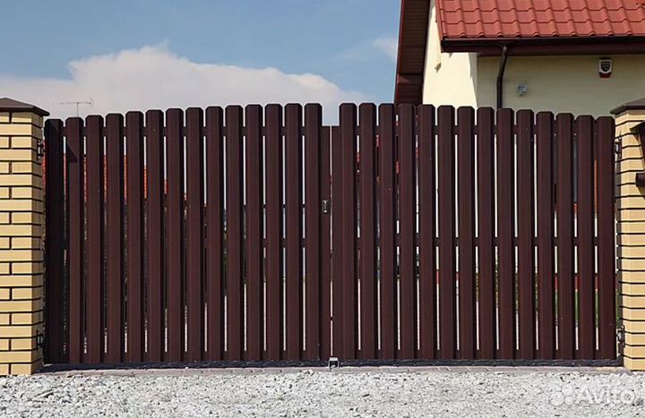 Забор из евроштакетника работа по договору качеств