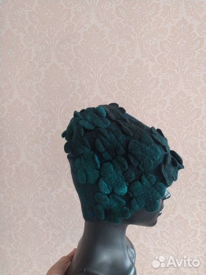 Шапочка ручной работы из шерсти