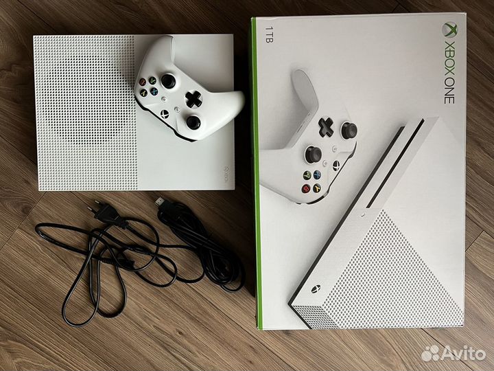 Xbox One S 1Tb + 450 игр + Live Gold