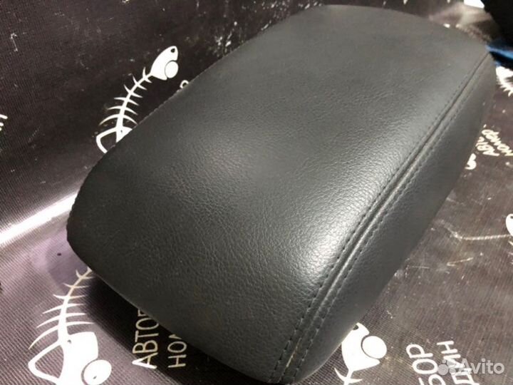 Подлокотник Ford Focus 3 хетчбэк 1 2011