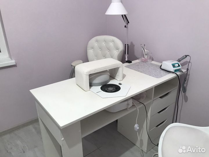 Стол для маникюра с вытяжкой бу