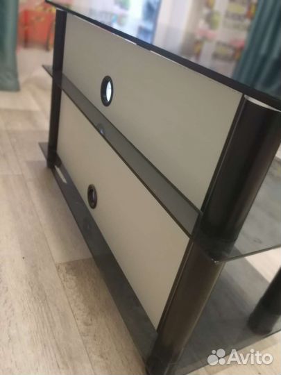 Стеклянная тумба под тв