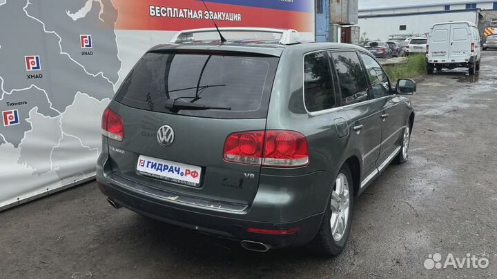 Насос топливный электрический левый Volkswagen Tou