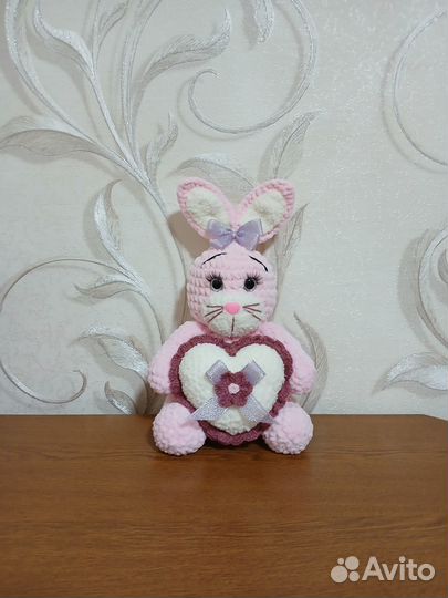 Вязаная зайка. Ручная работа