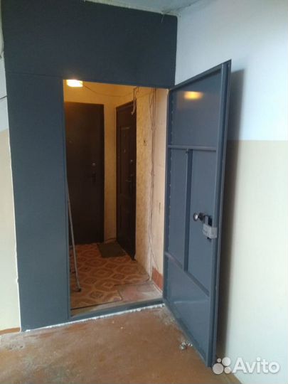 Дверь металлическая тамбурная на карман