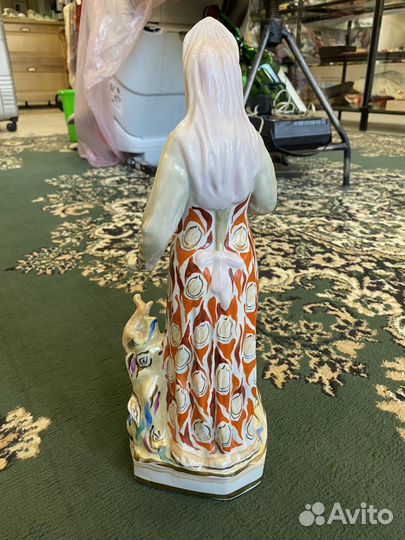 Фарфоровые статуэтка хозяйка медной горы Дулево