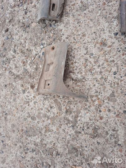 Накладка крыла нижняя правая Ford Focus 2