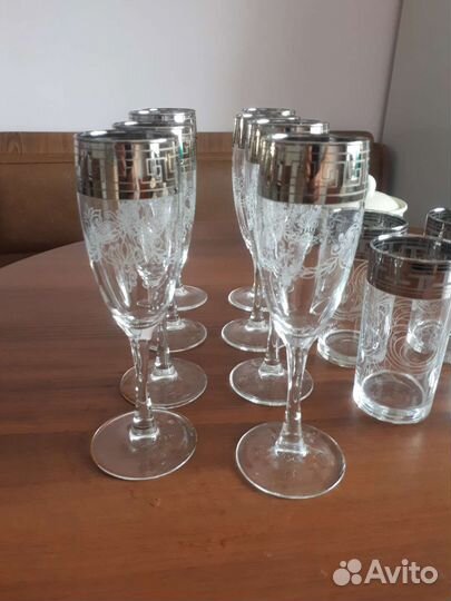 Набор бокалов и стаканов