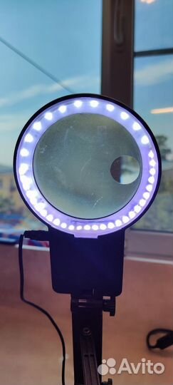 Третья рука с увеличительным стеклом