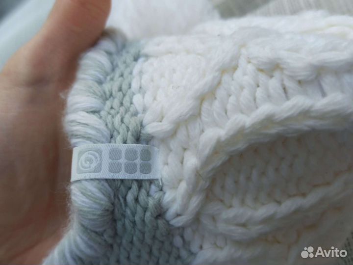 Шапка белая с ушками