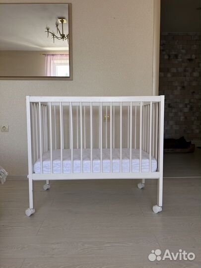 Детская кроватка с матрасом