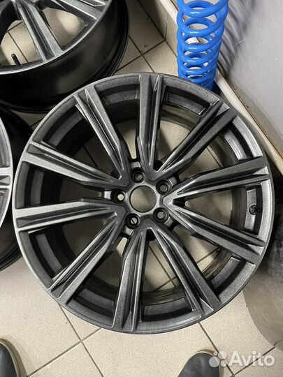 Диски Audi Q8 r20