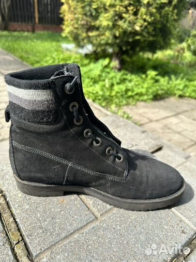 Замшевые ботинки