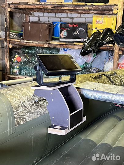 Подставка стойка для эхолота с отсеками для удочек