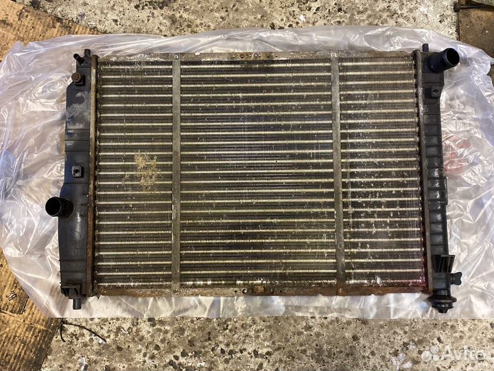 Радиатор охлаждения Шевроле Авео Т250