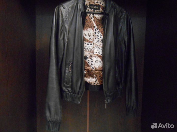 Продам модную женскую укороченную кожаную курточку