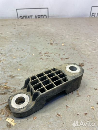 Кронштейн Bmw 5 G30 2.0 2021