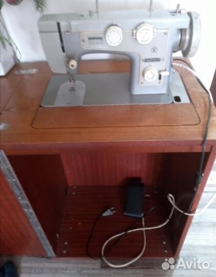 Швейная машина Подольск 142
