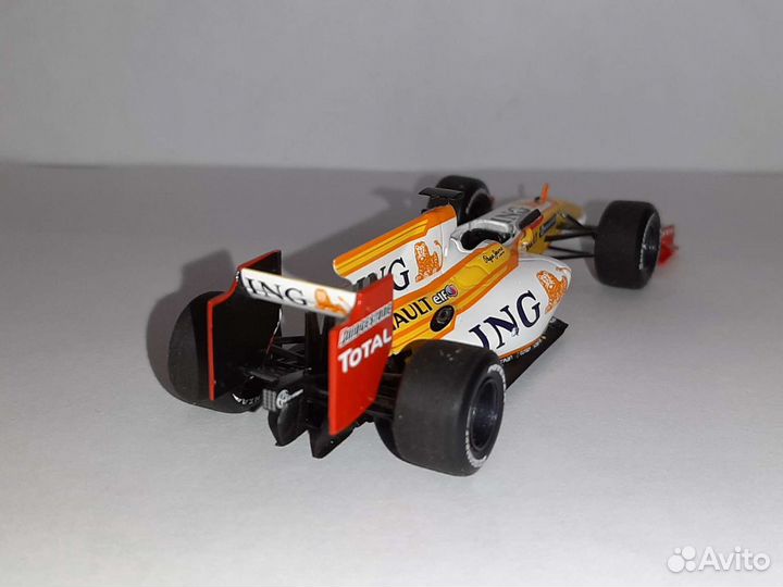 Редкая коллекционная модель Renault formula 1 2009
