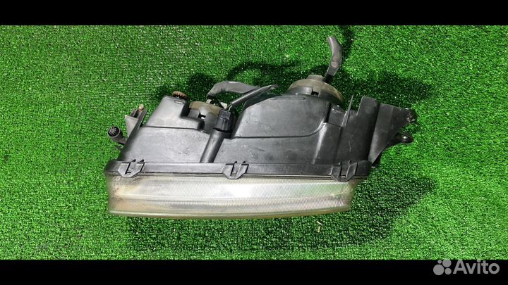 Фара передняя правая Mazda 626 GF