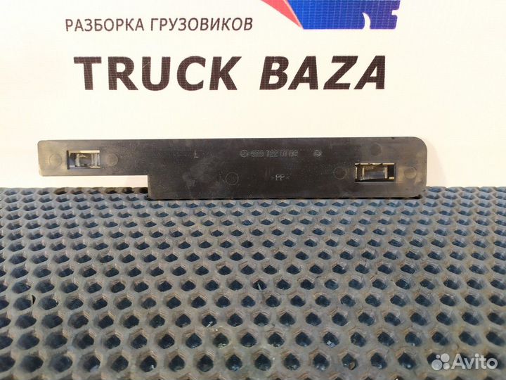 Накладка двери левой