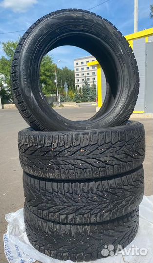 Nokian Tyres Hakkapeliitta R2 SUV 215/60 R17 100R