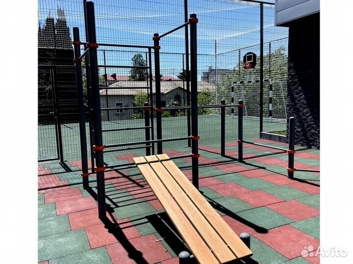 Уличная спортивная площадка