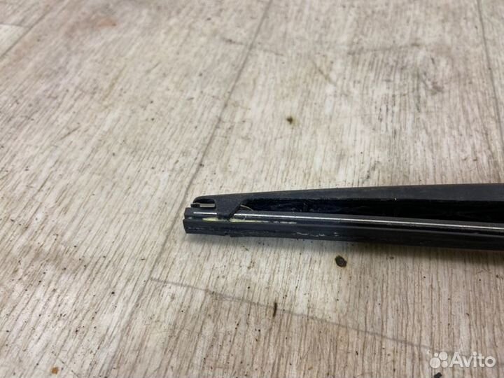 Дворник (стеклоочиститель ) задний Mitsubishi