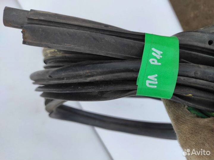 Уплотнитель двери передн левой nissan primera p11