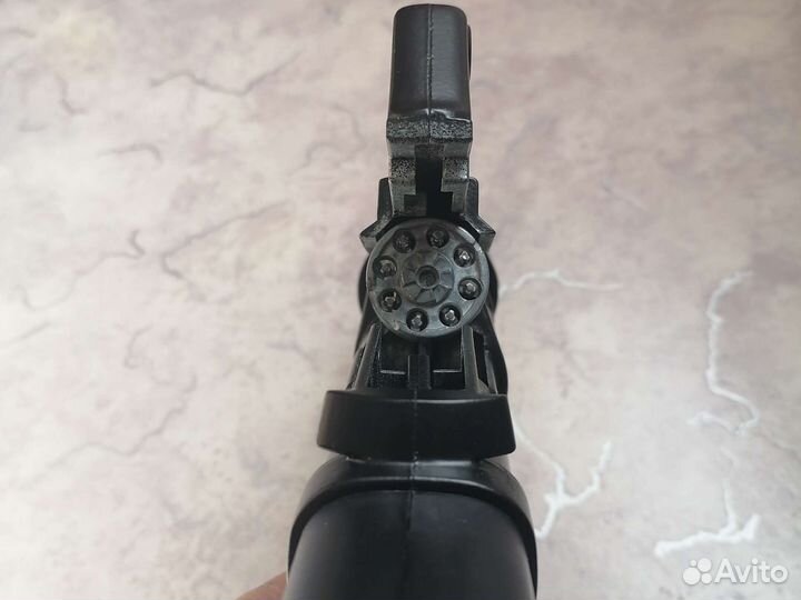 Автомат (М4) стреляет пистонами