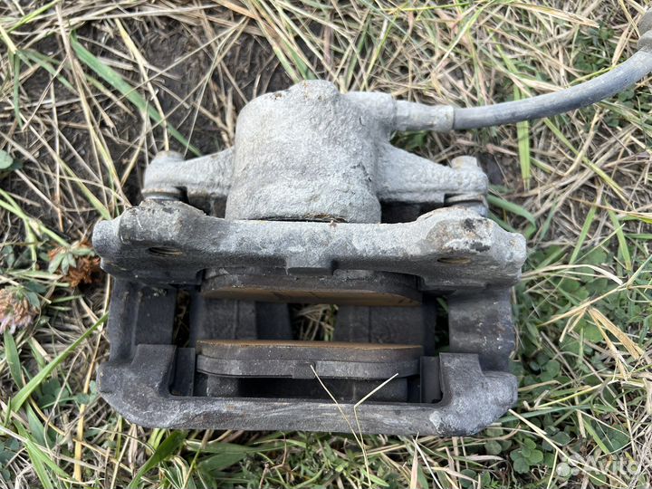 Тормозной суппорт передний Opel Corsa D