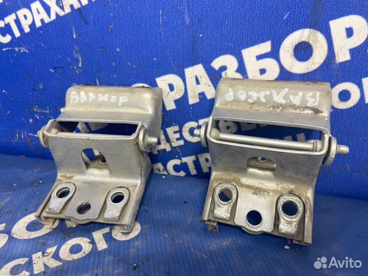 Петля крышки багажника. Plymouth Voyager минивен