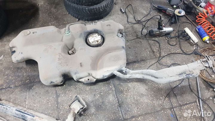 Бензобак логан 2007