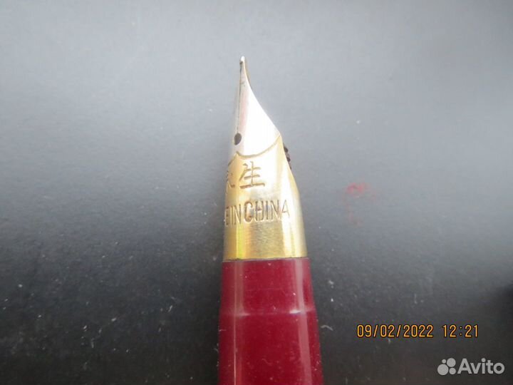 Чернильная ручка с золотым пером