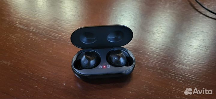 Беспроводные наушники samsung galaxy buds