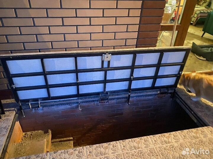 Люк в подвал 1000*750 под ламинат с амортизаторами