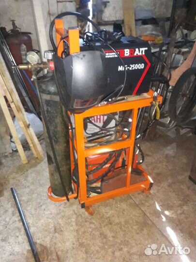 Тележка для сварочного аппарата и баллона