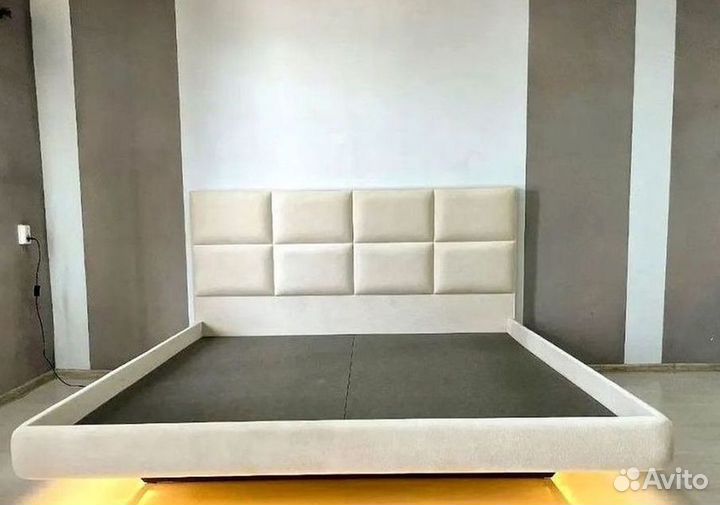 Кровать двуспальная парящая мягкая